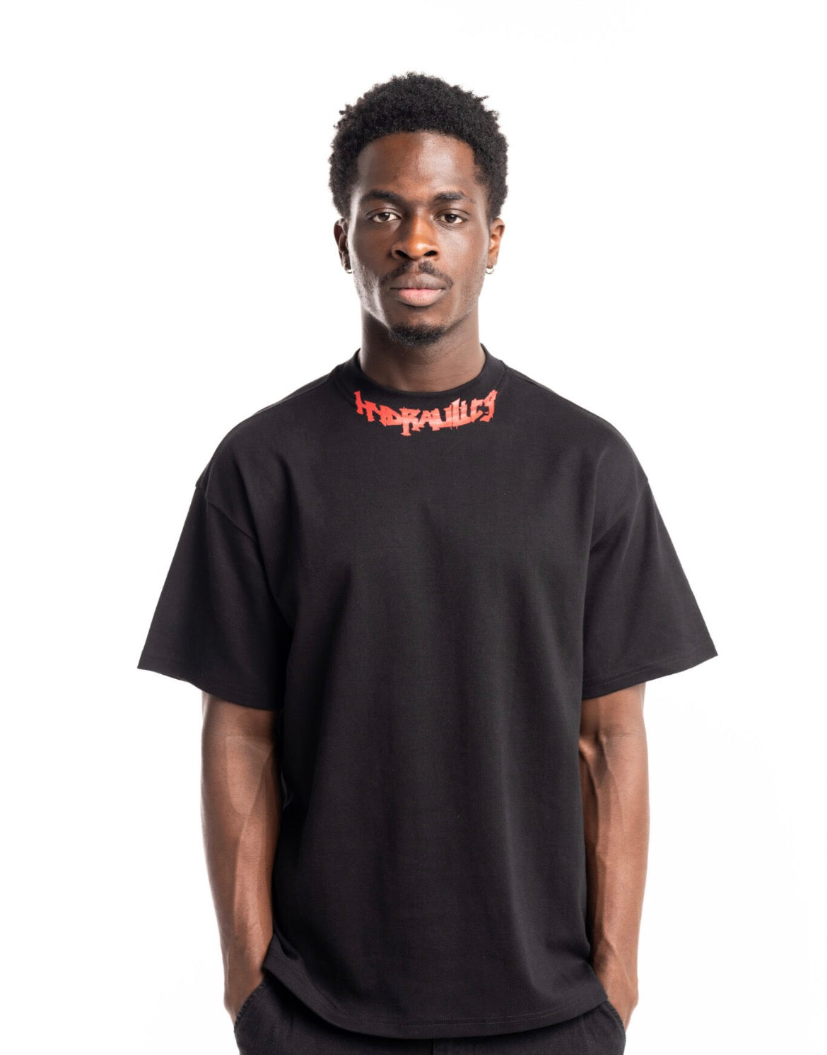 HYDRAULICS OVERSIZED RED GOTHIC NECK TEE BLACK